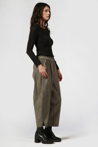 Barrel Pants with Decorative Stitching - Baci Fashion