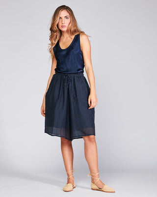Cotton-Silk-Blend-Drawstring-Shorts full outfit view by baci fashion
