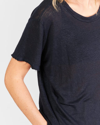 Linen-Scoop-Neck-Short-Sleeve-T-Shirt-close-up baci fashion
