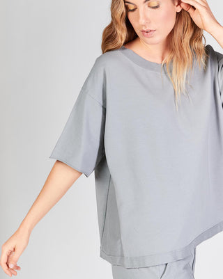 Raw-Edge-Sleeve-T-Shirt-close-up-view baci fashion